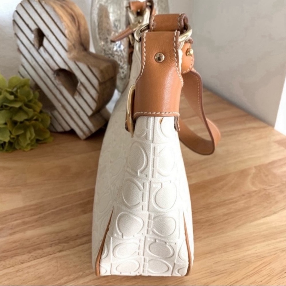 Salvatore Ferragamo Off White/Brown Gancini
Embossed Leather Shoulder Bag - Picture 6 of 15